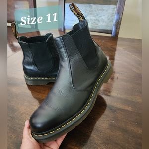 Doc Martens 2976 black leather Chelsea womans size 11